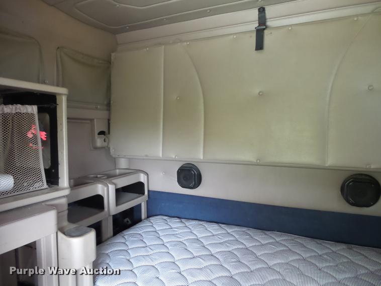 image for item K1145 2007 International 9400i semi truck