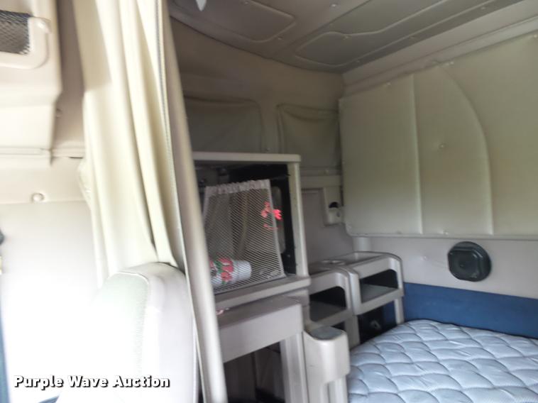 image for item K1145 2007 International 9400i semi truck