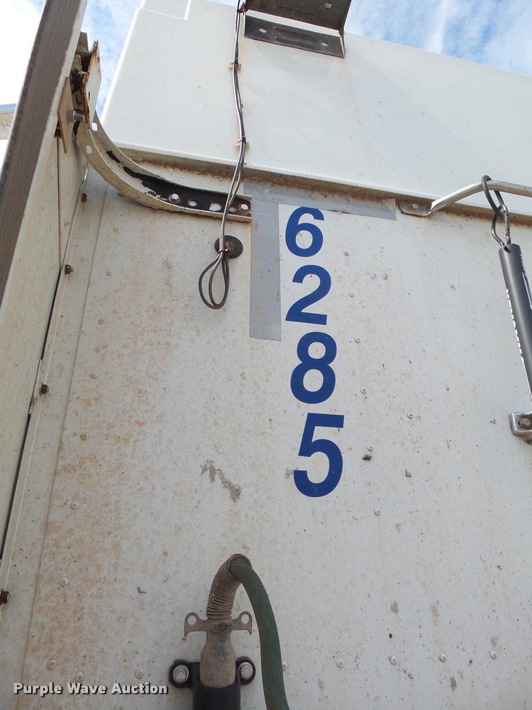 image for item K1145 2007 International 9400i semi truck