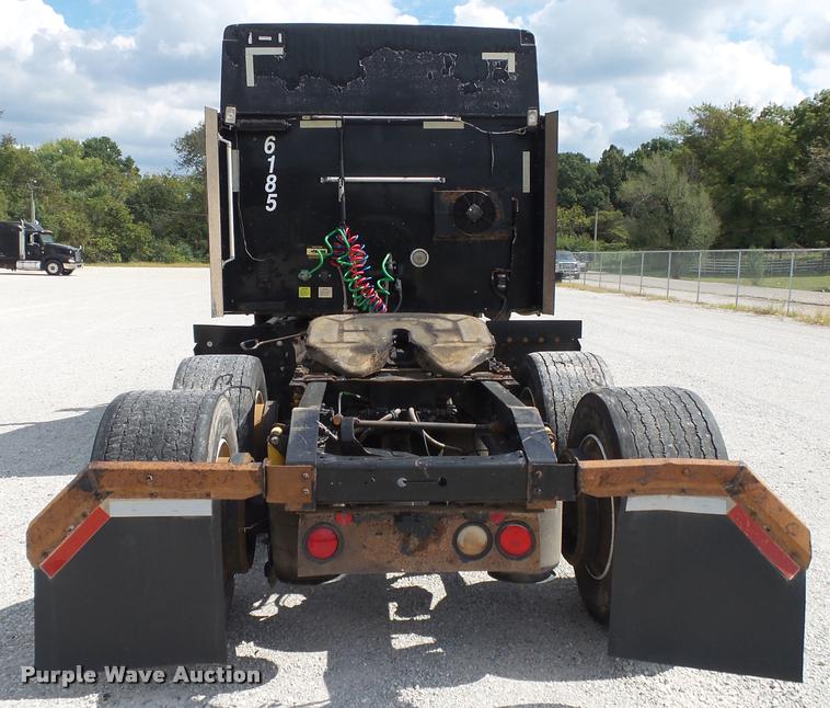 image for item K1146 2007 International 9400i semi truck