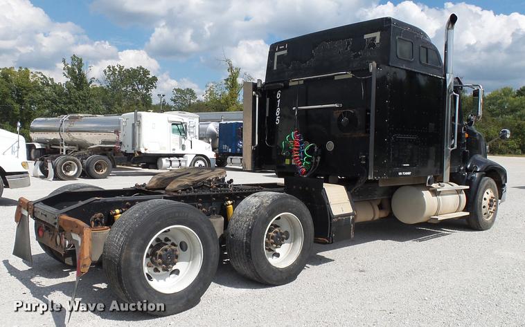 image for item K1146 2007 International 9400i semi truck