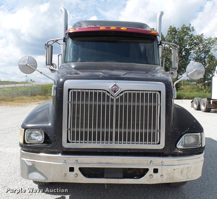 image for item K1146 2007 International 9400i semi truck