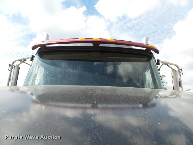 image for item K1146 2007 International 9400i semi truck