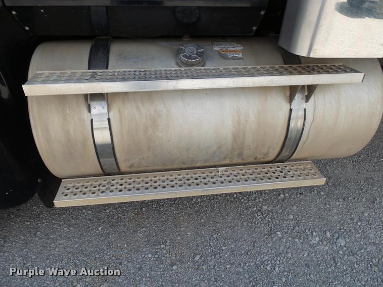 image for item K1146 2007 International 9400i semi truck