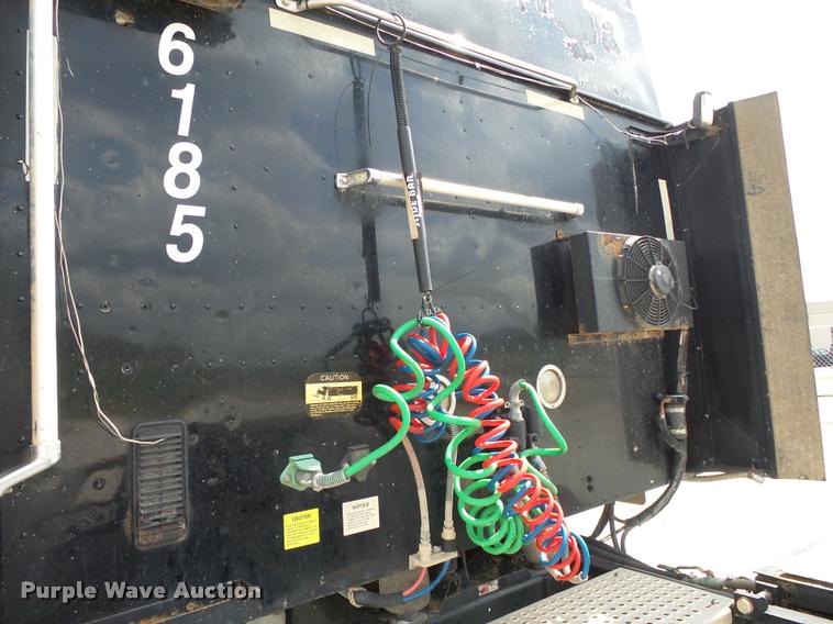 image for item K1146 2007 International 9400i semi truck