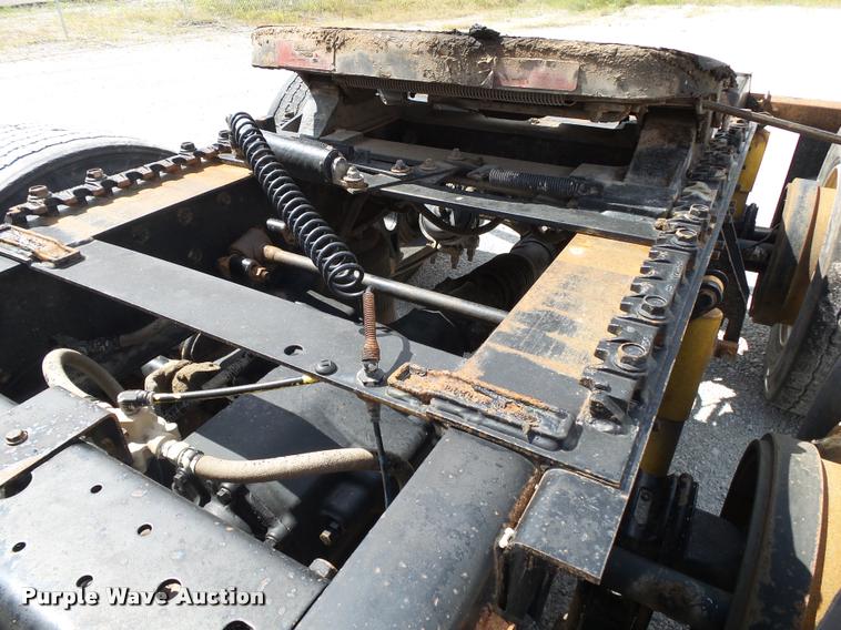 image for item K1146 2007 International 9400i semi truck