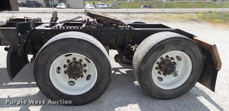 image for item K1146 2007 International 9400i semi truck