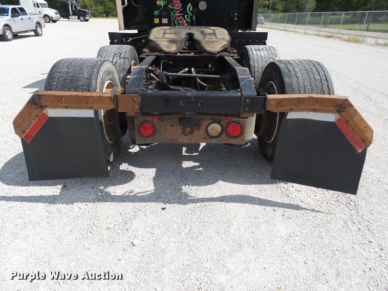 image for item K1146 2007 International 9400i semi truck