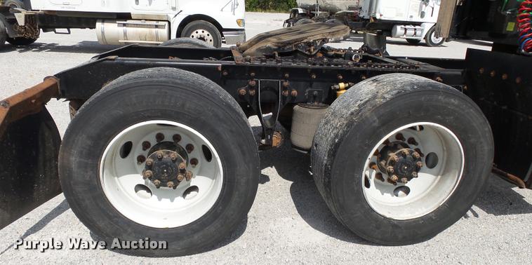 image for item K1146 2007 International 9400i semi truck