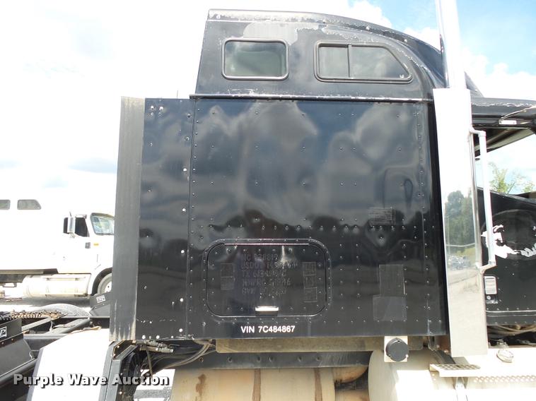 image for item K1146 2007 International 9400i semi truck