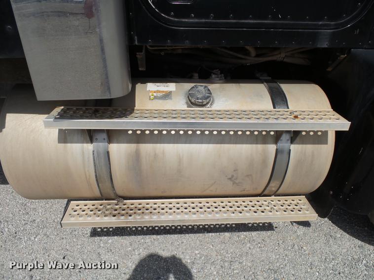 image for item K1146 2007 International 9400i semi truck