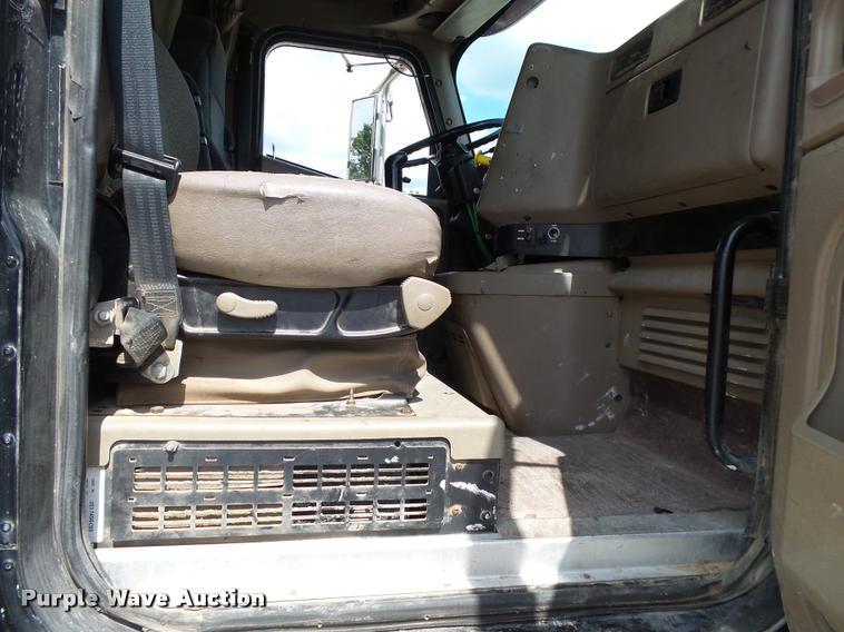 image for item K1146 2007 International 9400i semi truck