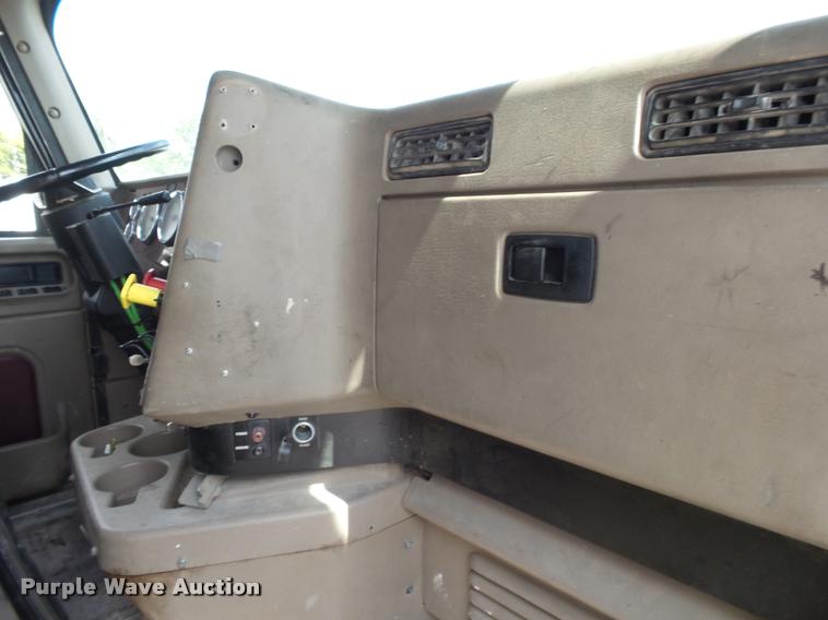 image for item K1146 2007 International 9400i semi truck