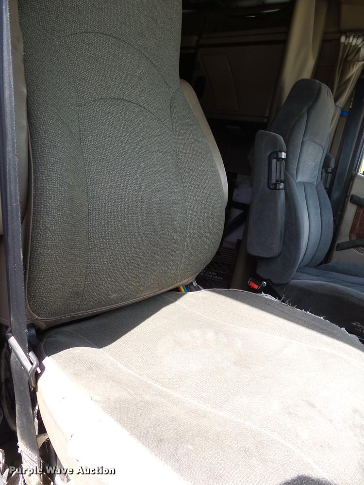 image for item K1146 2007 International 9400i semi truck