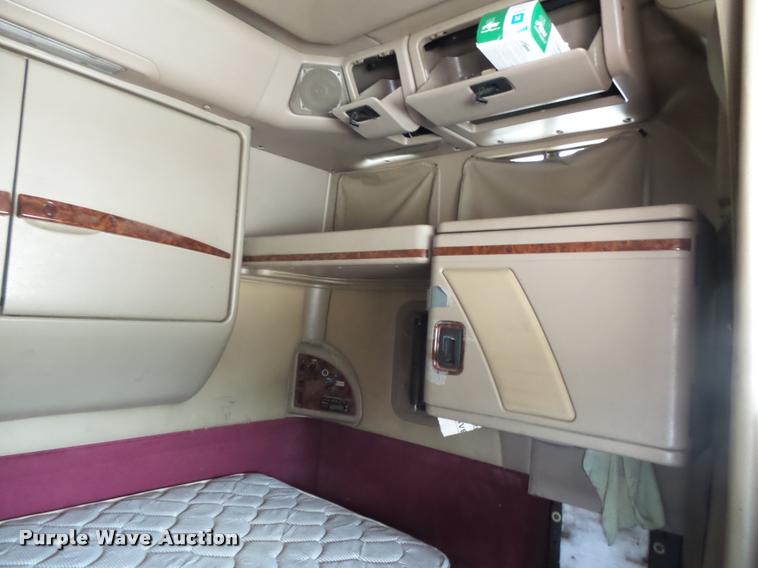 image for item K1146 2007 International 9400i semi truck