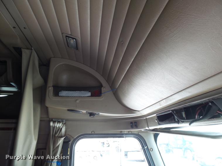 image for item K1146 2007 International 9400i semi truck