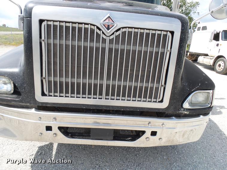 image for item K1146 2007 International 9400i semi truck