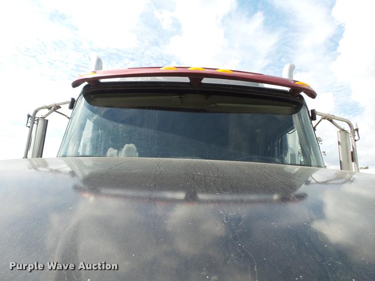 image for item K1146 2007 International 9400i semi truck