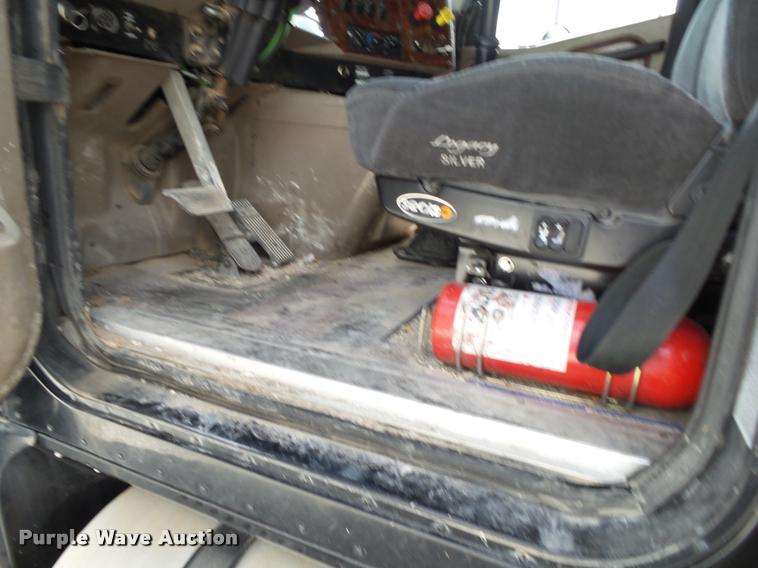 image for item K1146 2007 International 9400i semi truck