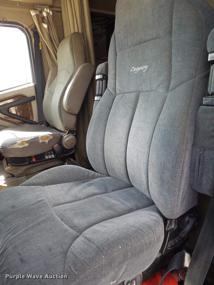 image for item K1146 2007 International 9400i semi truck