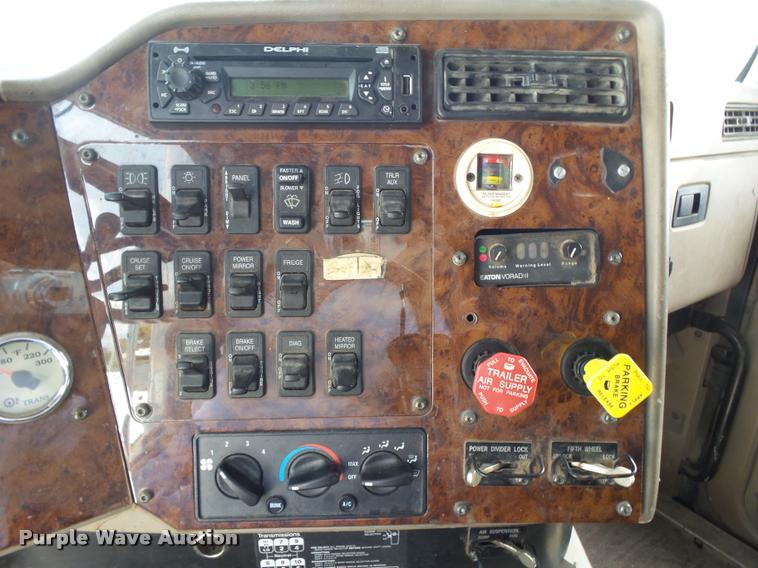 image for item K1146 2007 International 9400i semi truck