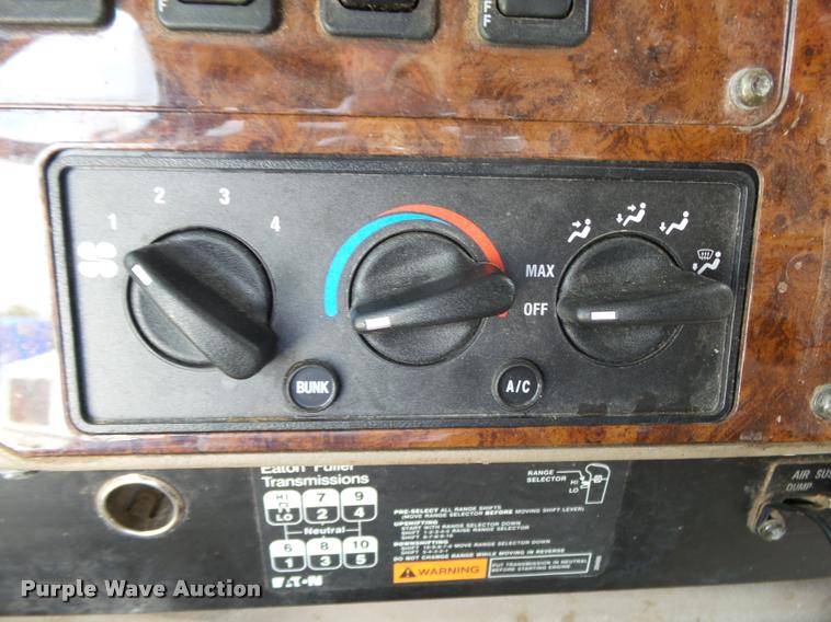 image for item K1146 2007 International 9400i semi truck