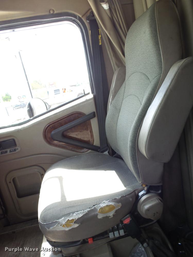 image for item K1146 2007 International 9400i semi truck