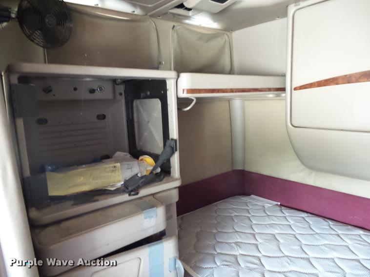 image for item K1146 2007 International 9400i semi truck