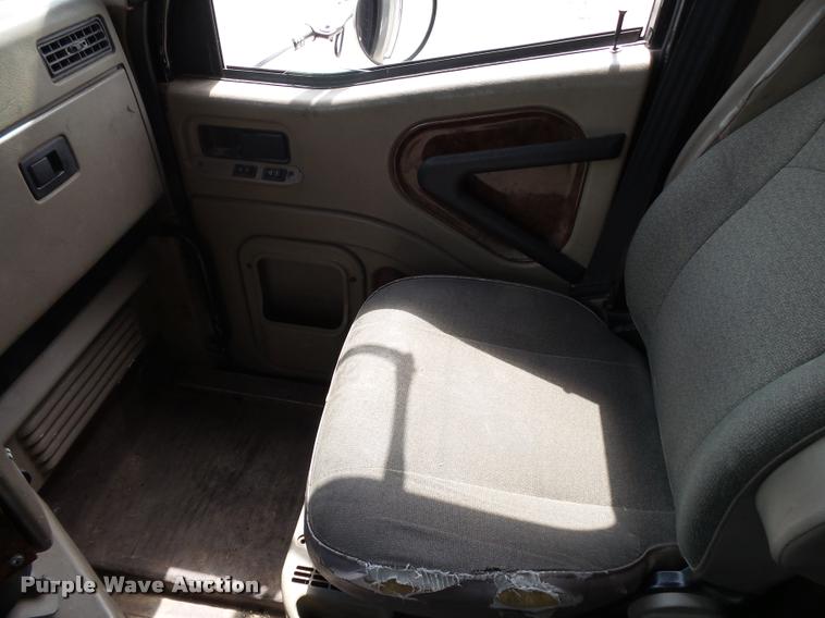 image for item K1146 2007 International 9400i semi truck