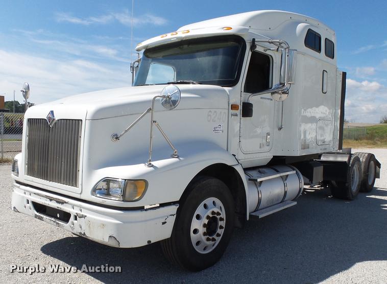 image for item K1147 2006 International 9400i semi truck