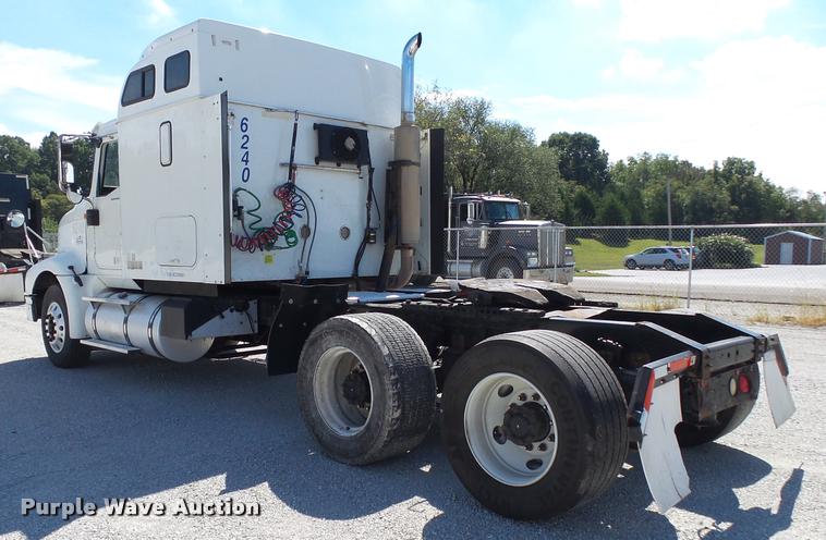 image for item K1147 2006 International 9400i semi truck