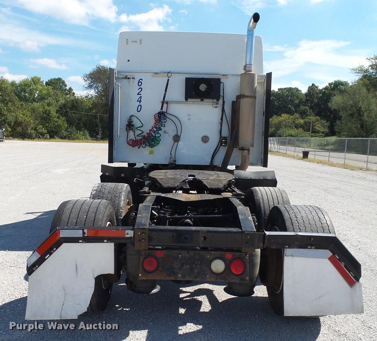 image for item K1147 2006 International 9400i semi truck