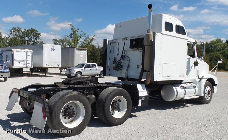 image for item K1147 2006 International 9400i semi truck