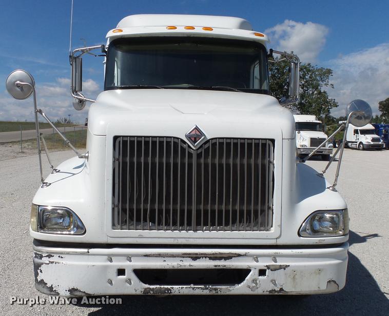 image for item K1147 2006 International 9400i semi truck
