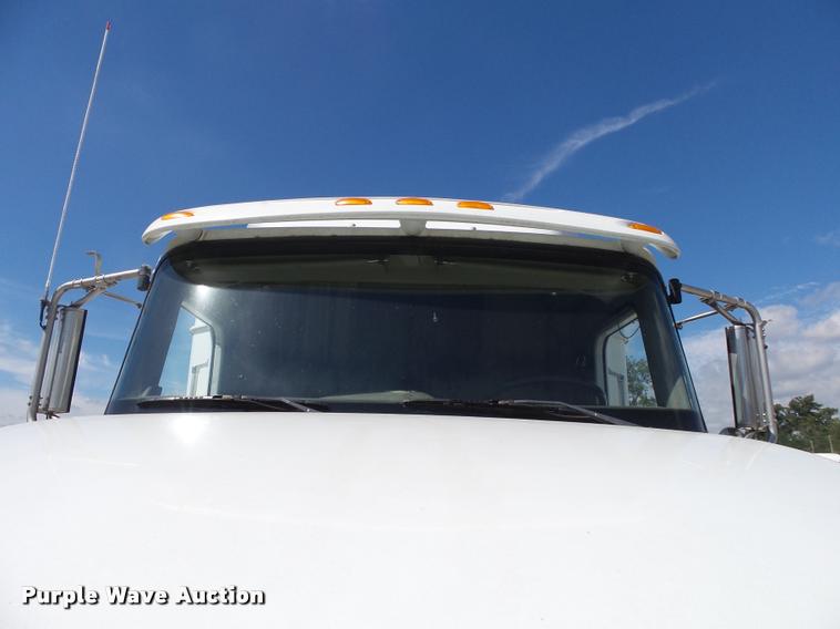 image for item K1147 2006 International 9400i semi truck