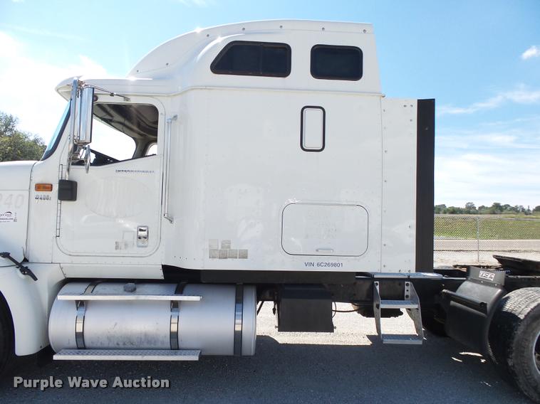 image for item K1147 2006 International 9400i semi truck