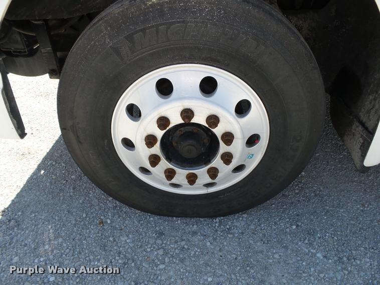 image for item K1147 2006 International 9400i semi truck