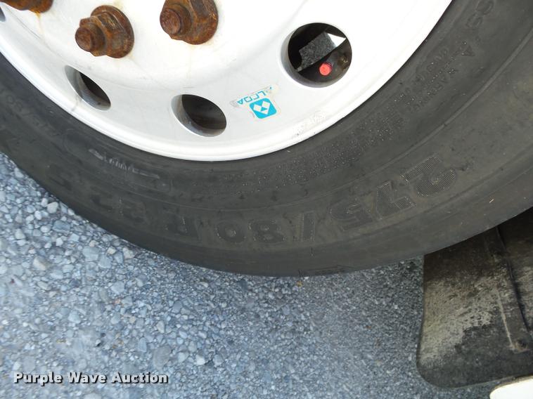 image for item K1147 2006 International 9400i semi truck