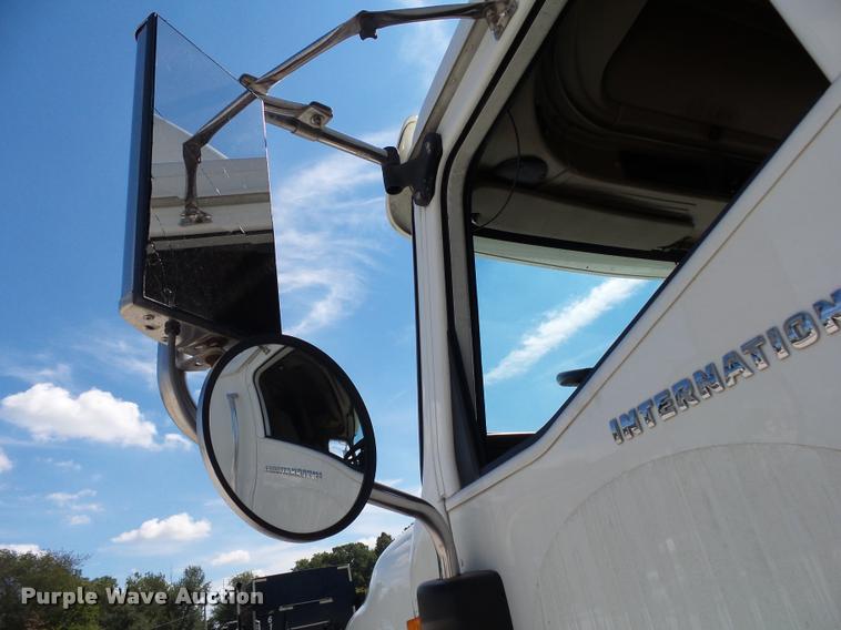 image for item K1147 2006 International 9400i semi truck