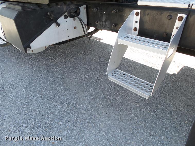 image for item K1147 2006 International 9400i semi truck