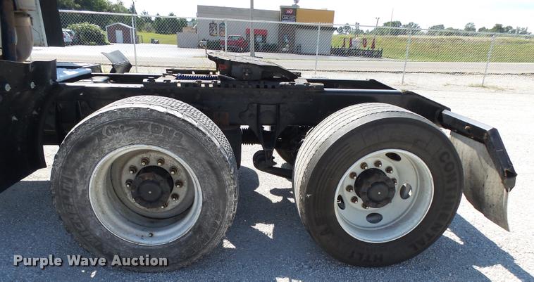 image for item K1147 2006 International 9400i semi truck