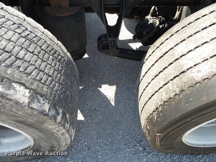 image for item K1147 2006 International 9400i semi truck