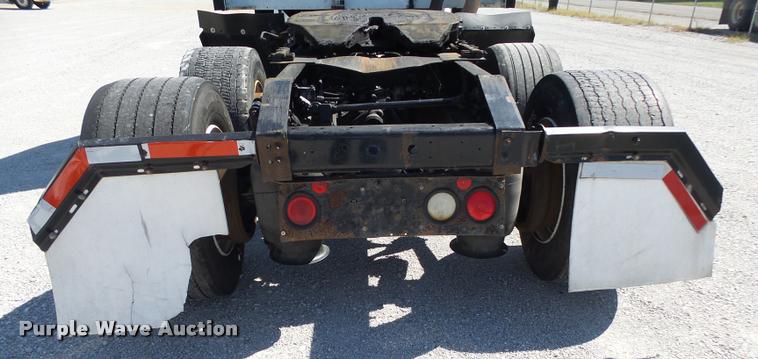 image for item K1147 2006 International 9400i semi truck