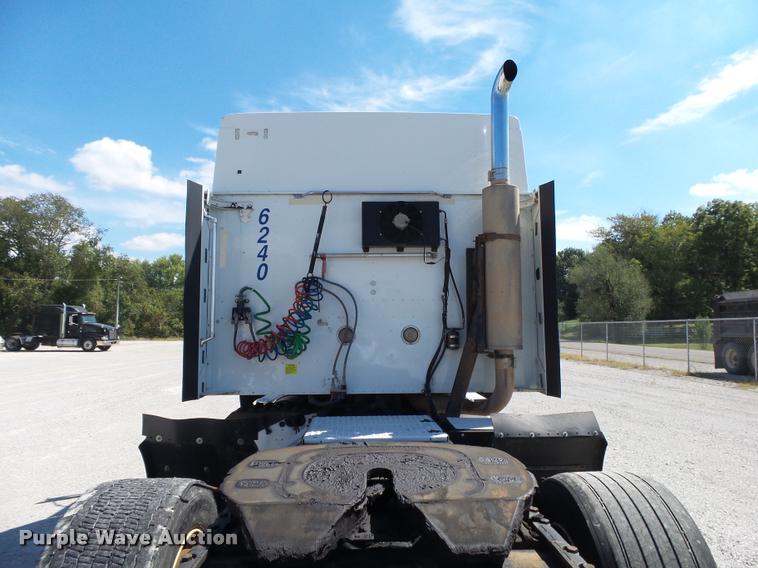 image for item K1147 2006 International 9400i semi truck