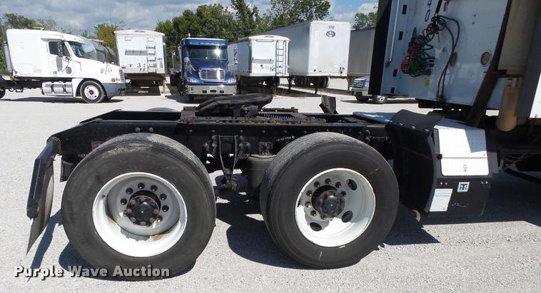 image for item K1147 2006 International 9400i semi truck