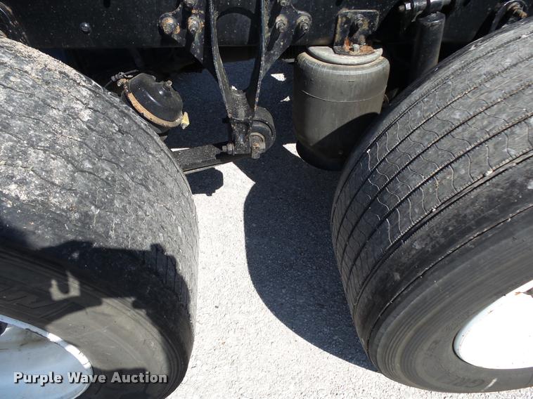 image for item K1147 2006 International 9400i semi truck