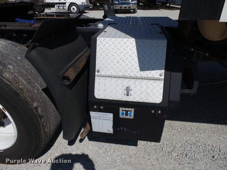 image for item K1147 2006 International 9400i semi truck