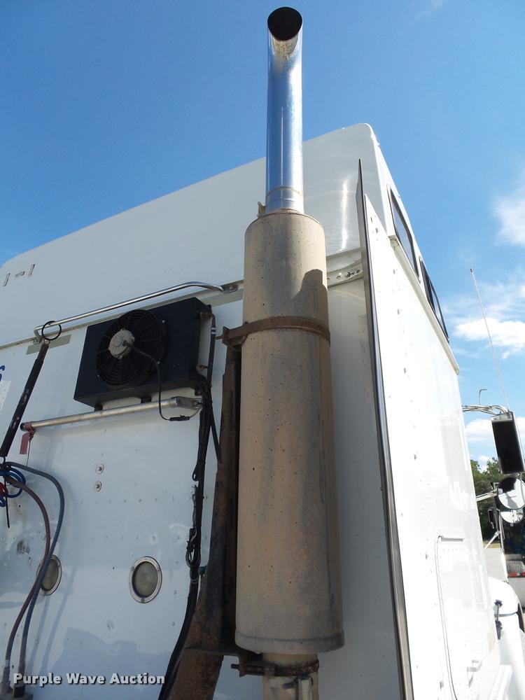 image for item K1147 2006 International 9400i semi truck