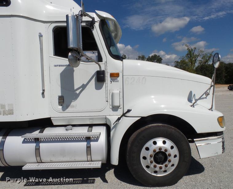 image for item K1147 2006 International 9400i semi truck