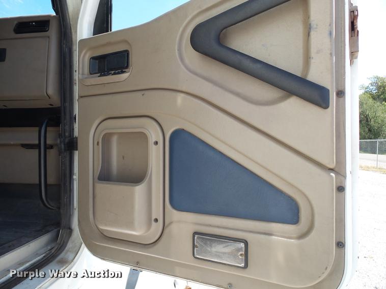 image for item K1147 2006 International 9400i semi truck